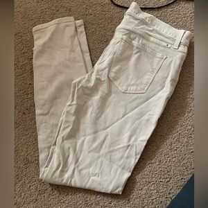Woman’s lucky brand skinny jeans